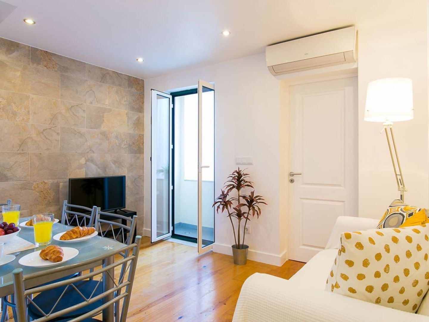 Joivy Cosy 1-bed Flat With Balcony In Alfama, Moments From The Port Apartment Lissabon