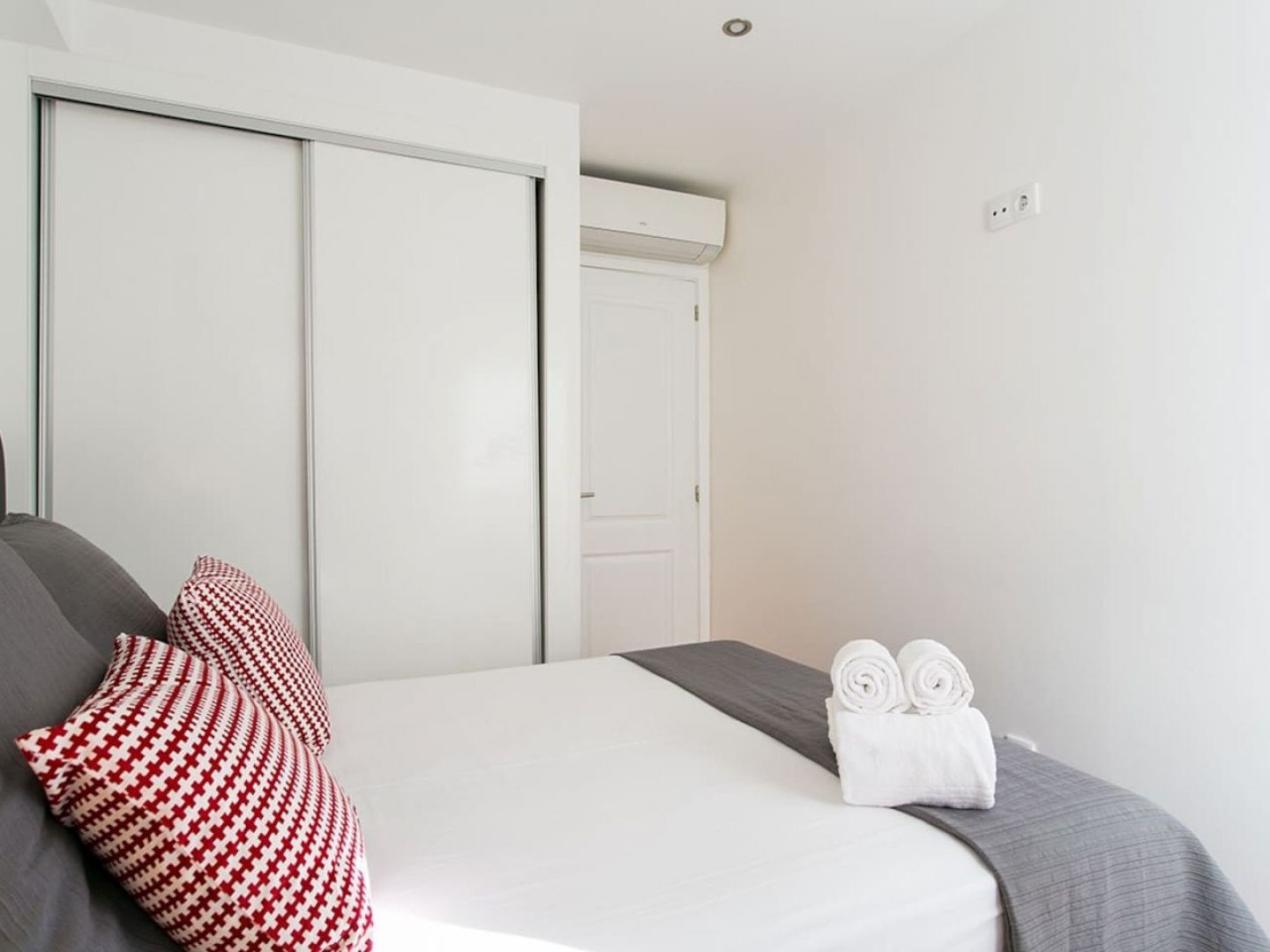 Joivy Cosy 1-bed Flat With Balcony In Alfama, Moments From The Port Lissabon